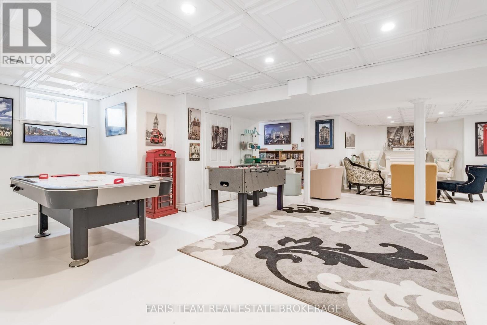 4 Mills Circle, Springwater, ON - Indoor Photo Showing Other Room