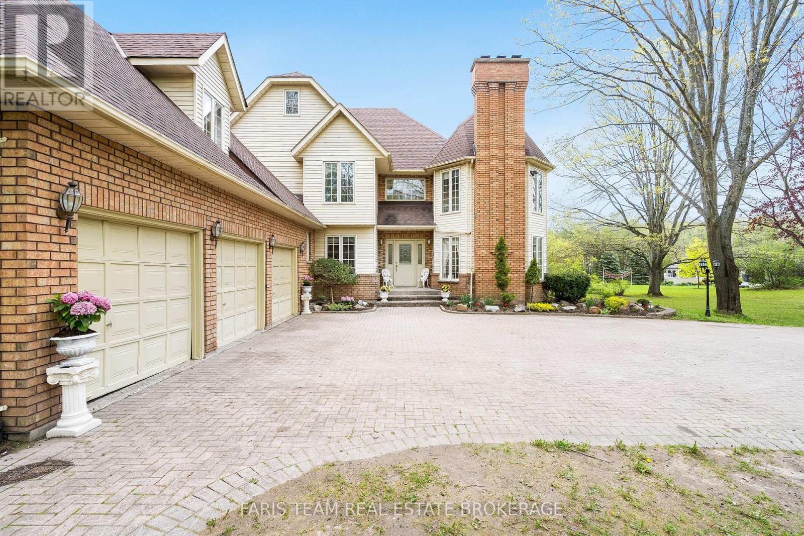 4 Mills Circle, Springwater, ON - Outdoor