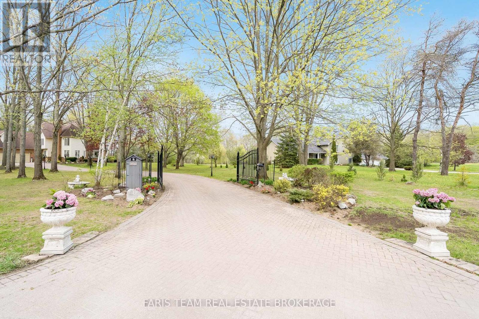 4 Mills Circle, Springwater, ON - Outdoor