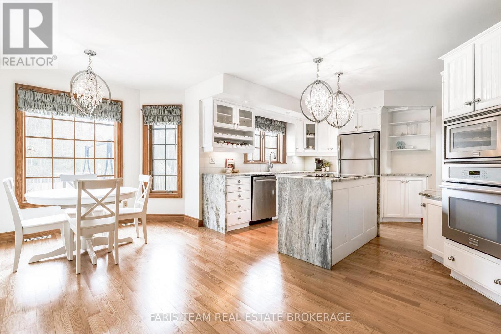 4 Mills Circle, Springwater, ON - Indoor