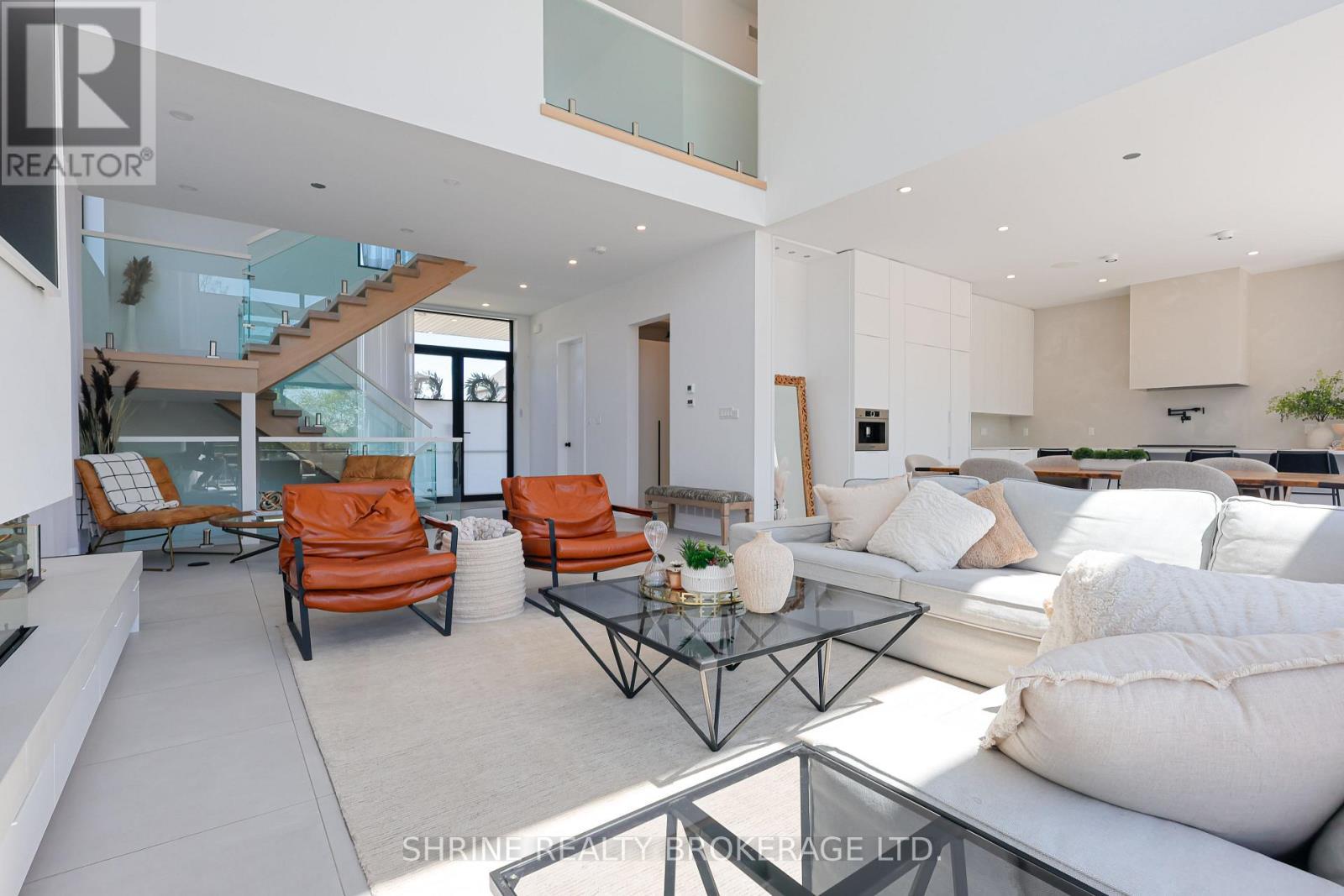 228 Edgewater Boulevard, Middlesex Centre, ON - Indoor Photo Showing Living Room