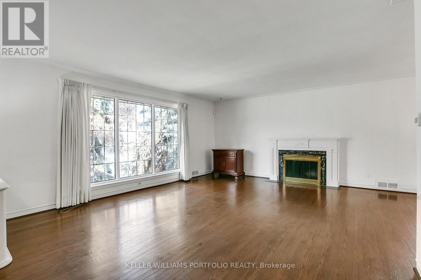29 Winlock Park, Toronto, ON - Indoor Photo Showing Living Room
