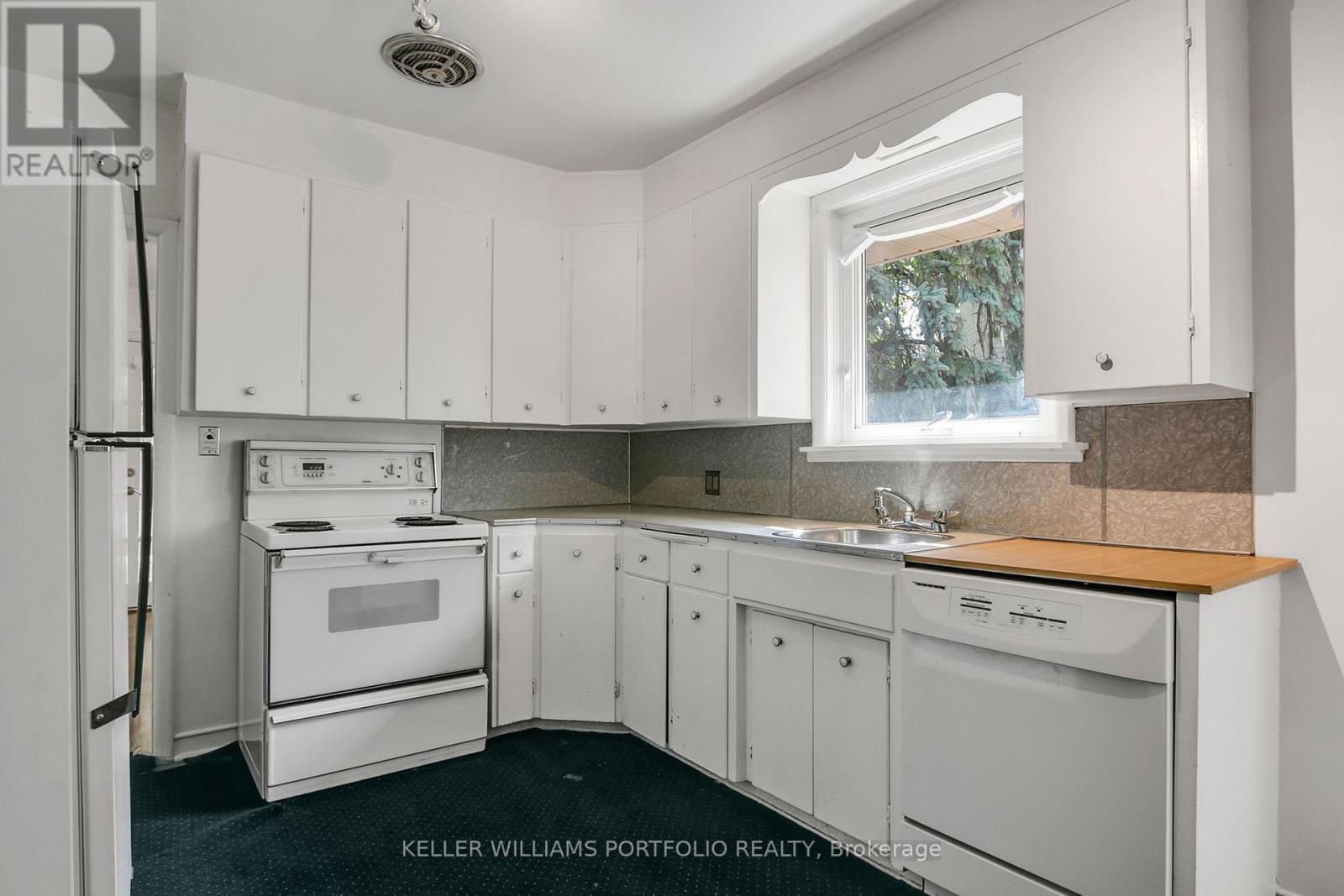 29 Winlock Park, Toronto, ON - Indoor Photo Showing Kitchen