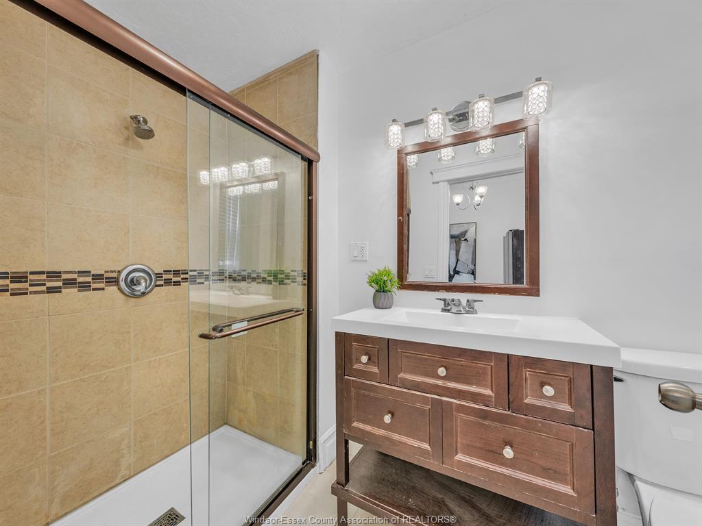 828 Lincoln, Windsor, ON