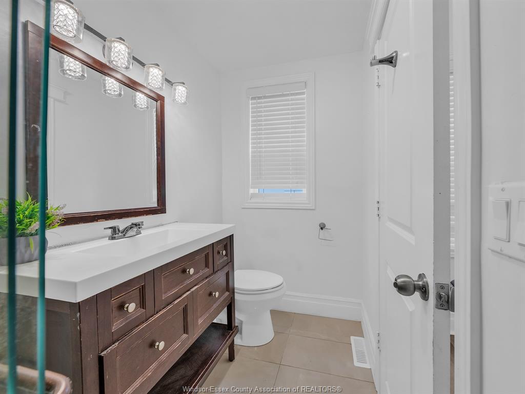 828 Lincoln, Windsor, ON