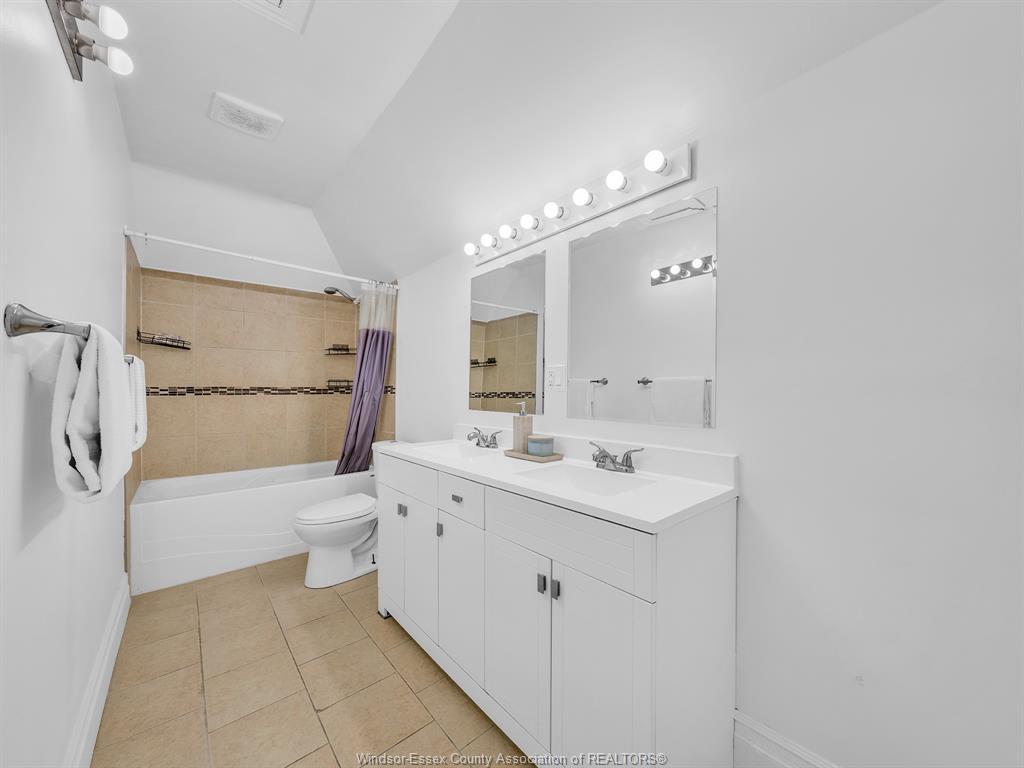 828 Lincoln, Windsor, ON