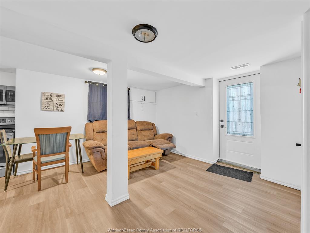 828 Lincoln, Windsor, ON