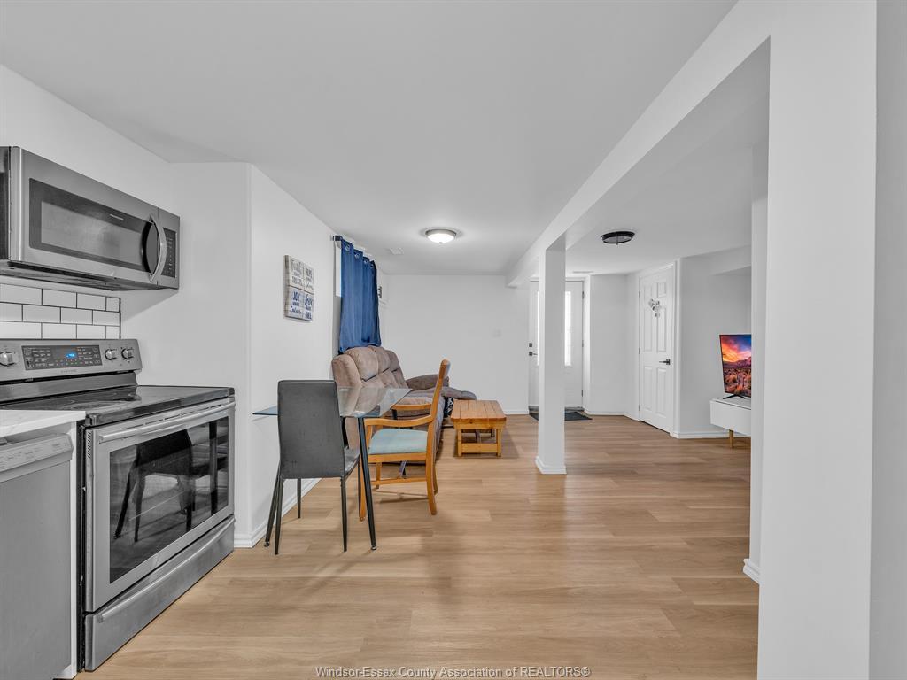 828 Lincoln, Windsor, ON