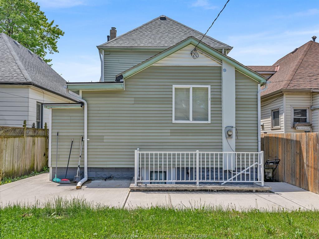 828 Lincoln, Windsor, ON