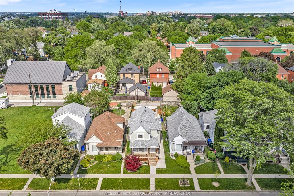 828 Lincoln, Windsor, ON