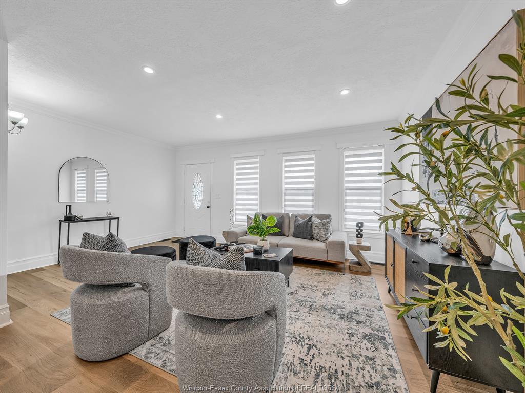 828 Lincoln, Windsor, ON