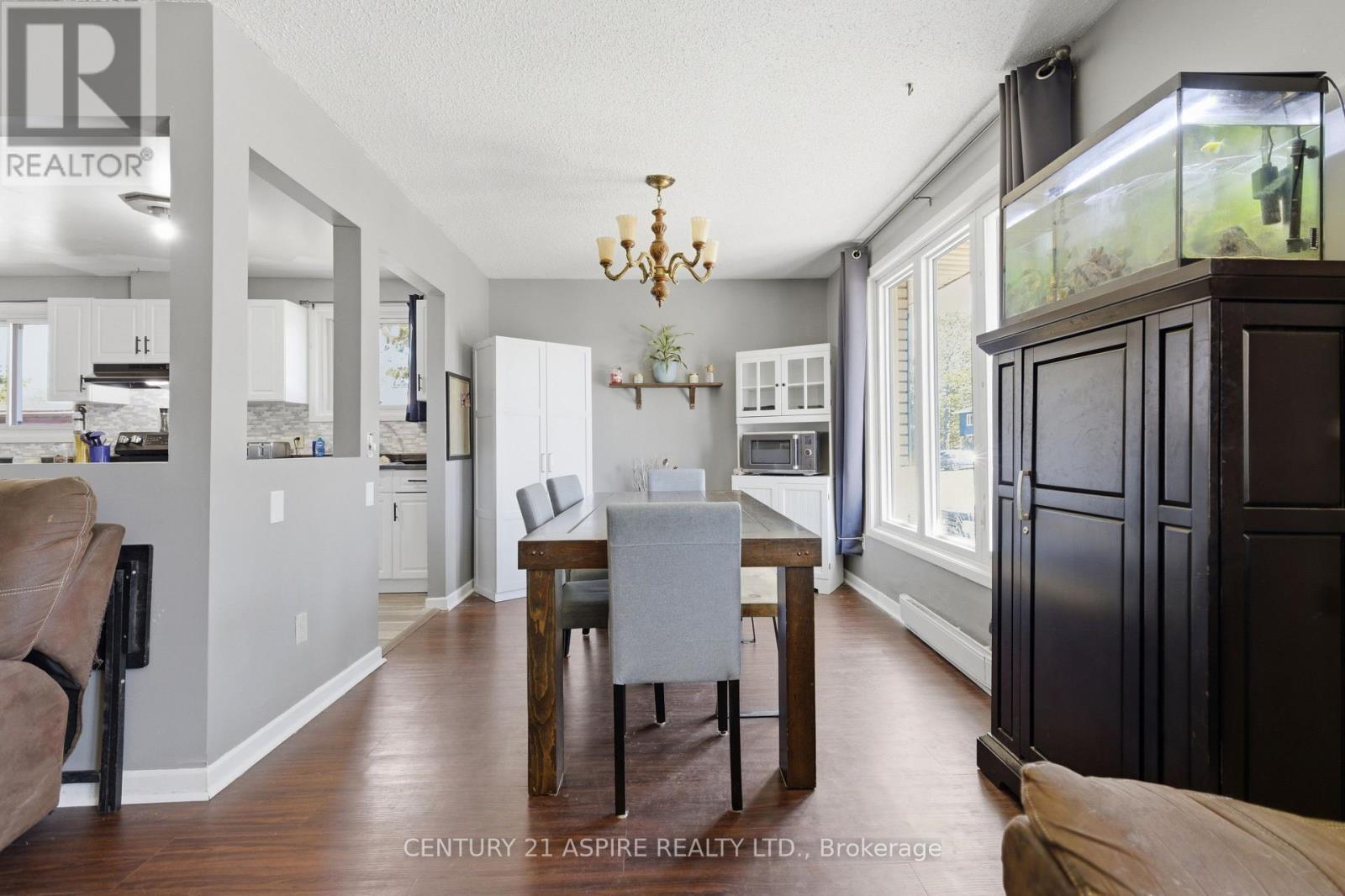 93 Frontenac Crescent, Deep River, ON - Indoor Photo Showing Dining Room