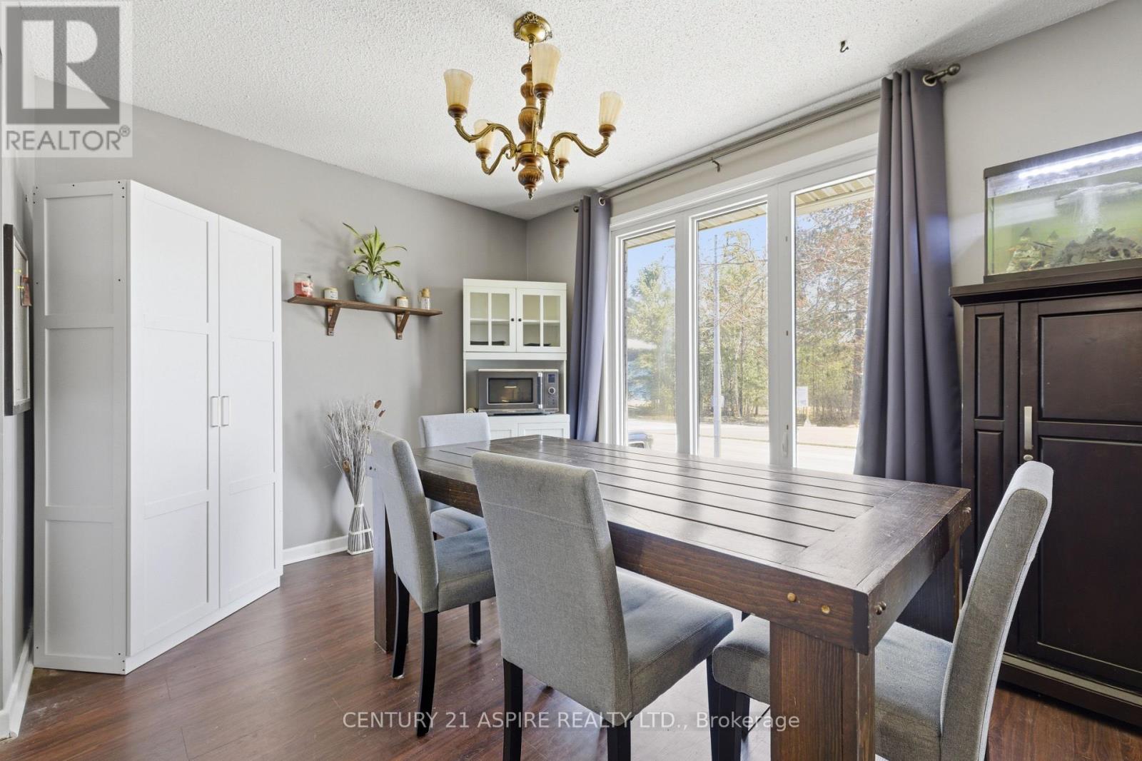 93 Frontenac Crescent, Deep River, ON - Indoor Photo Showing Dining Room