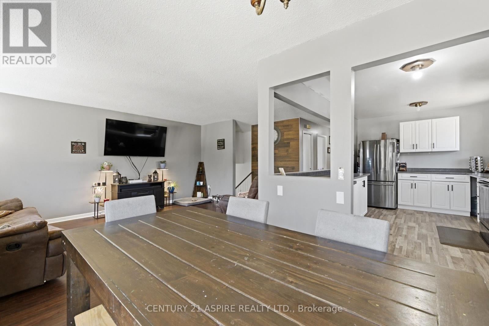 93 Frontenac Crescent, Deep River, ON - Indoor Photo Showing Kitchen