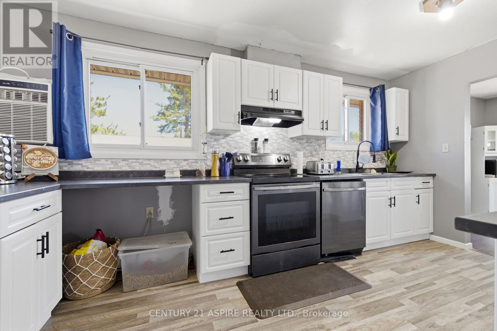93 Frontenac Crescent, Deep River, ON - Indoor Photo Showing Kitchen With Upgraded Kitchen