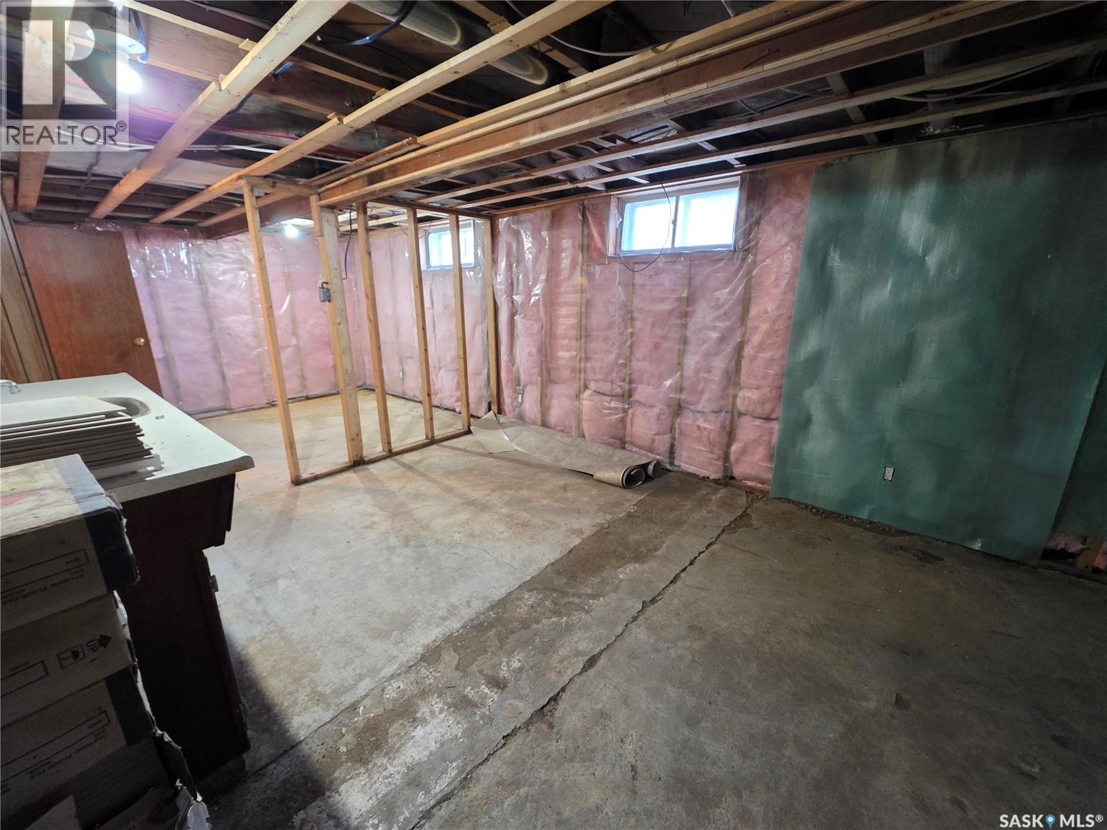 478 3Rd Avenue Nw, Swift Current, SK - Indoor Photo Showing Basement