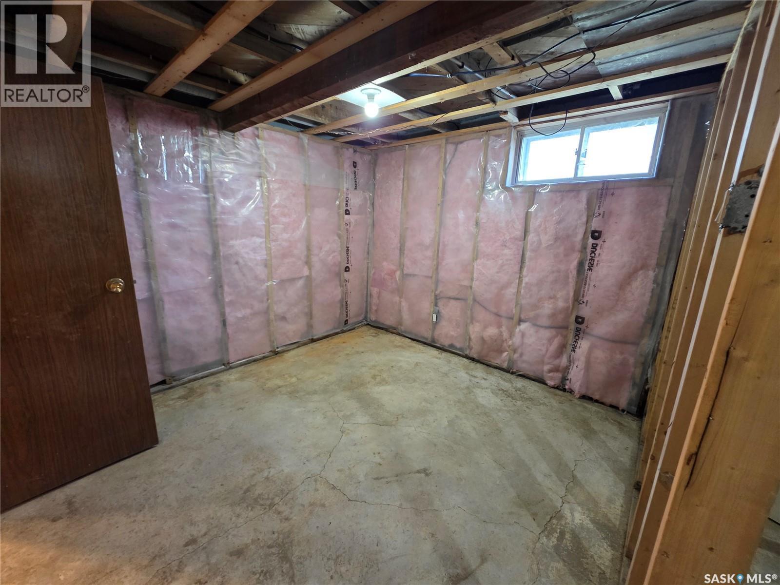 478 3Rd Avenue Nw, Swift Current, SK - Indoor Photo Showing Basement