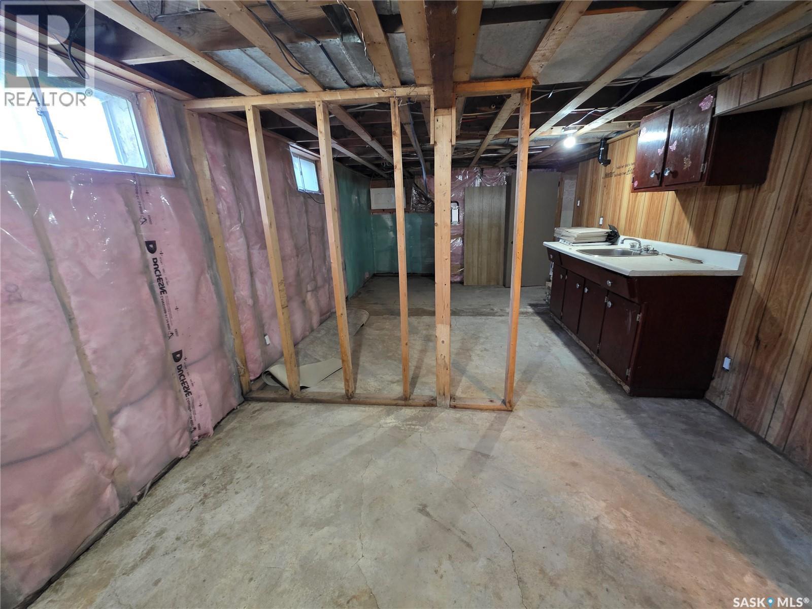 478 3Rd Avenue Nw, Swift Current, SK - Indoor Photo Showing Basement