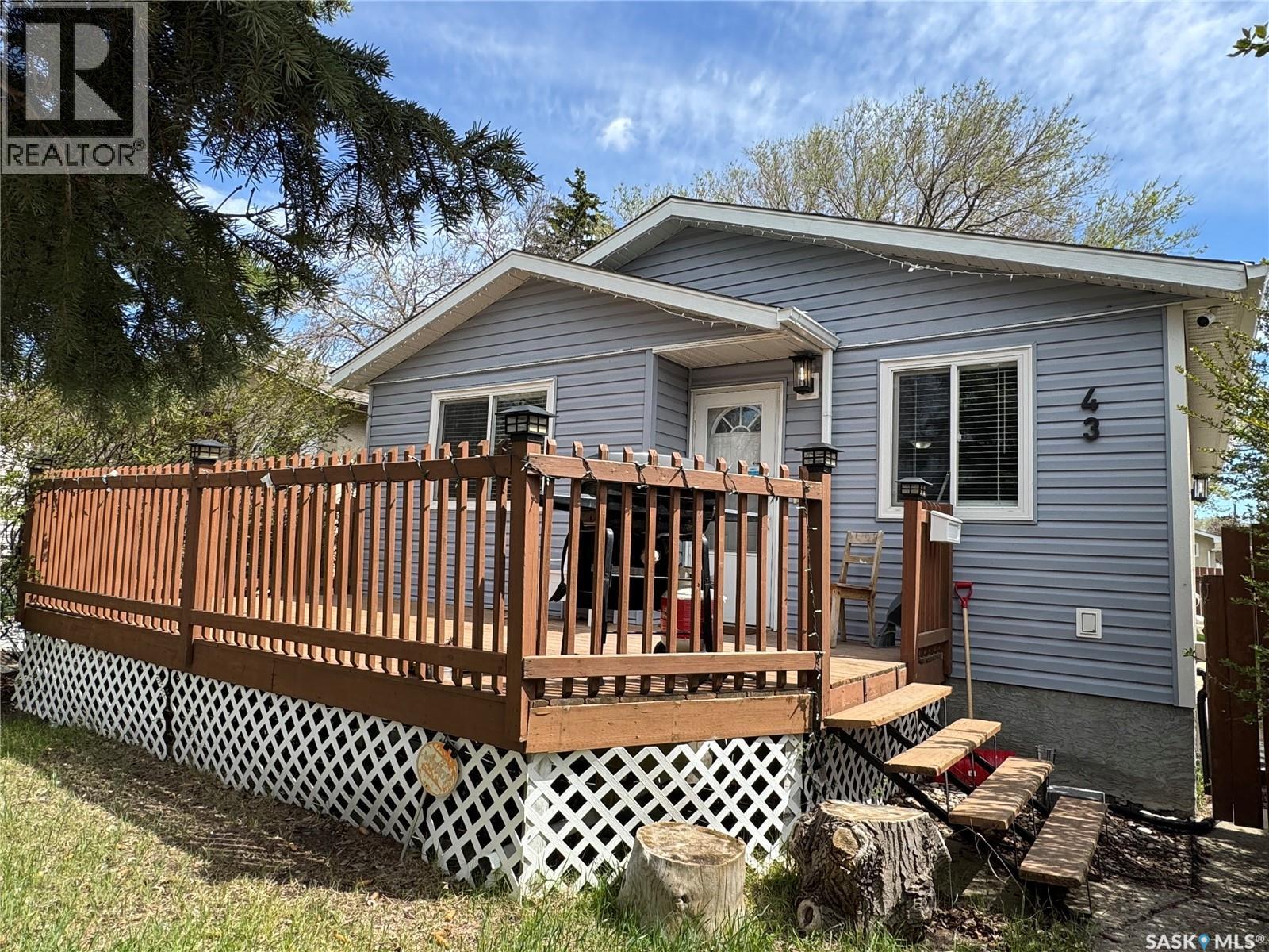 43 Marshall Crescent, Regina, SK - Outdoor With Deck Patio Veranda