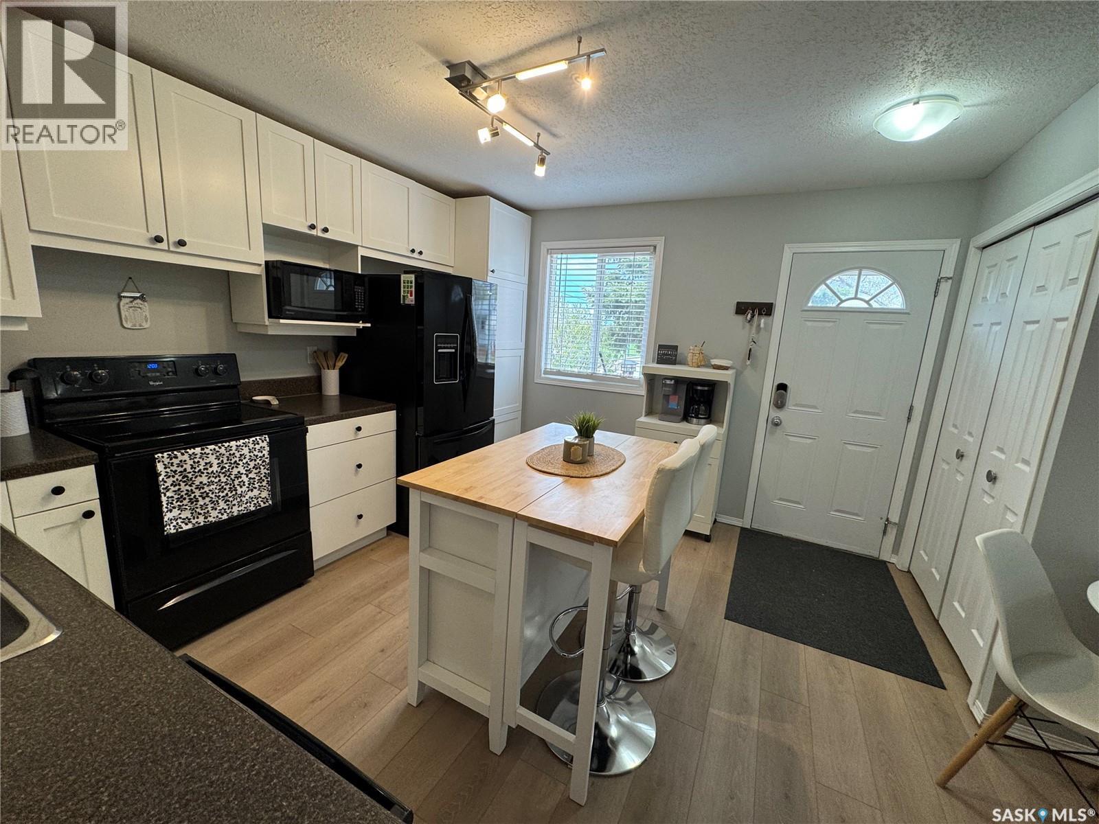 43 Marshall Crescent, Regina, SK - Indoor Photo Showing Kitchen