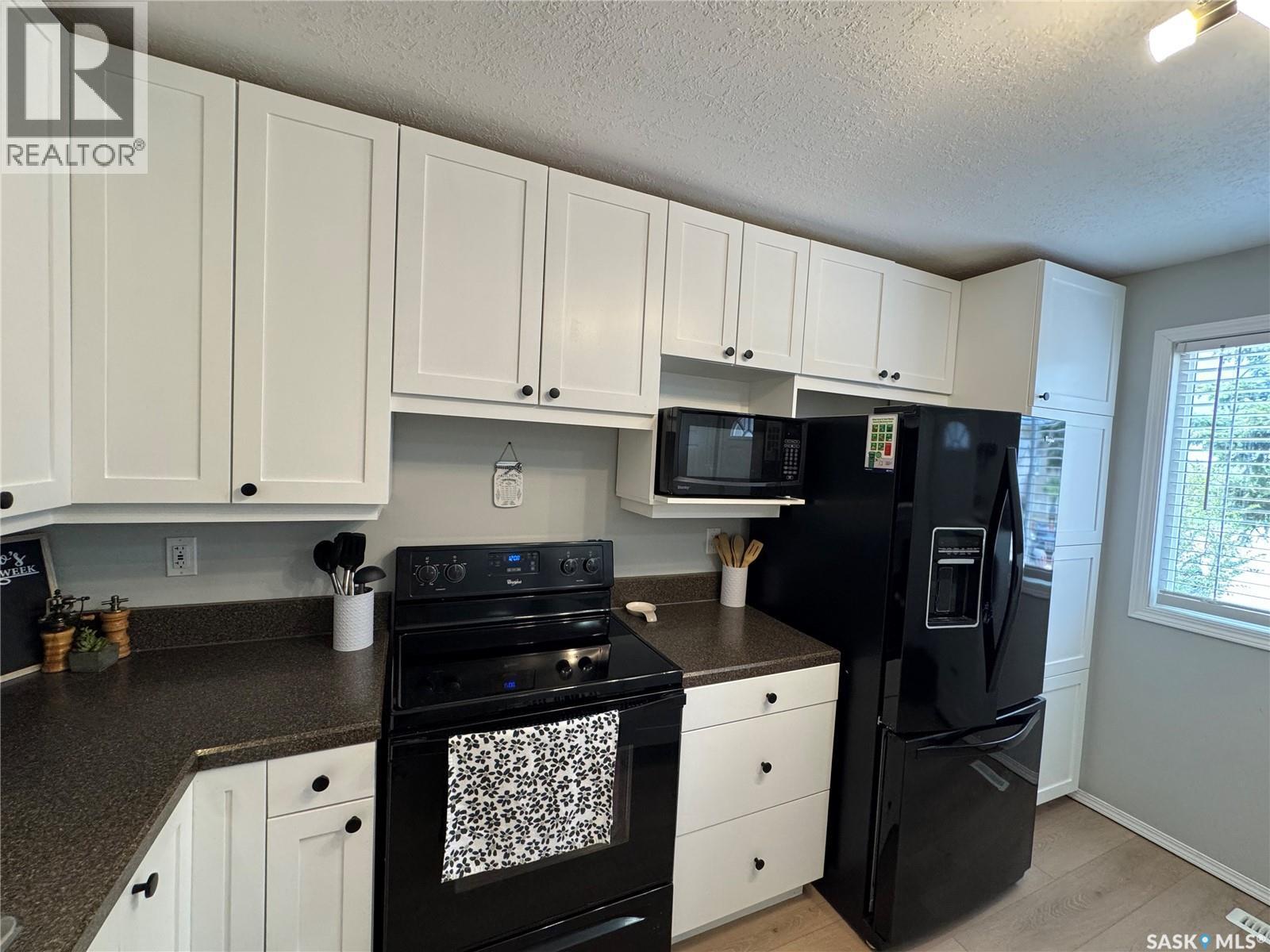 43 Marshall Crescent, Regina, SK - Indoor Photo Showing Kitchen