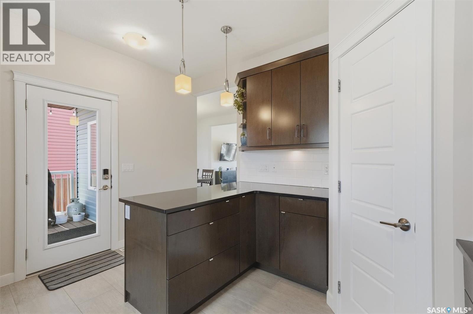 530 Maple Crescent, Warman, SK - Indoor Photo Showing Kitchen