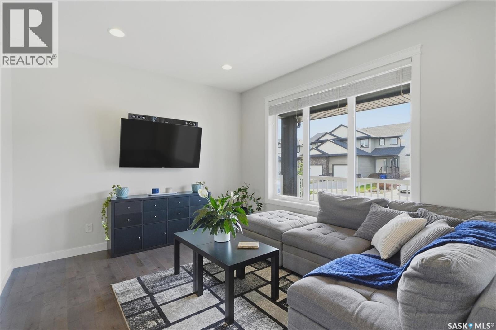 530 Maple Crescent, Warman, SK - Indoor Photo Showing Living Room