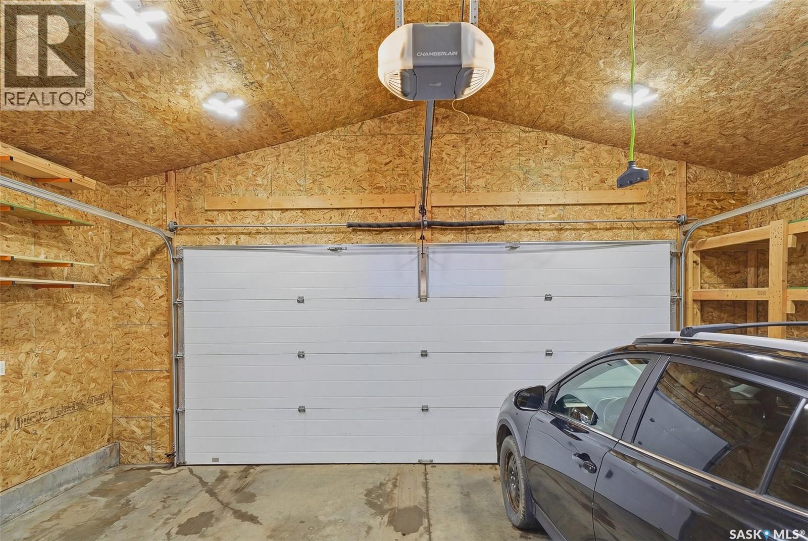 530 Maple Crescent, Warman, SK - Indoor Photo Showing Garage
