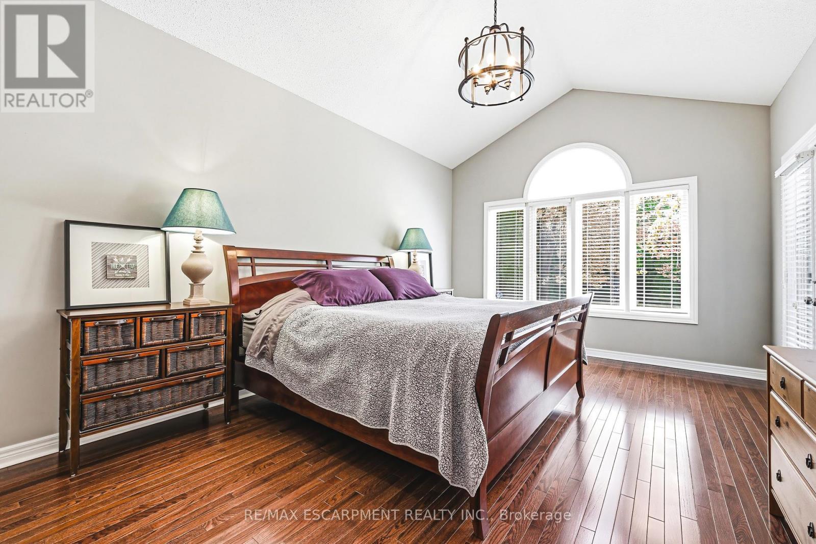 2178 Berwick Drive, Burlington, ON - Indoor Photo Showing Bedroom