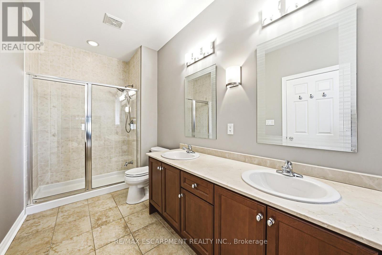 2178 Berwick Drive, Burlington, ON - Indoor Photo Showing Bathroom