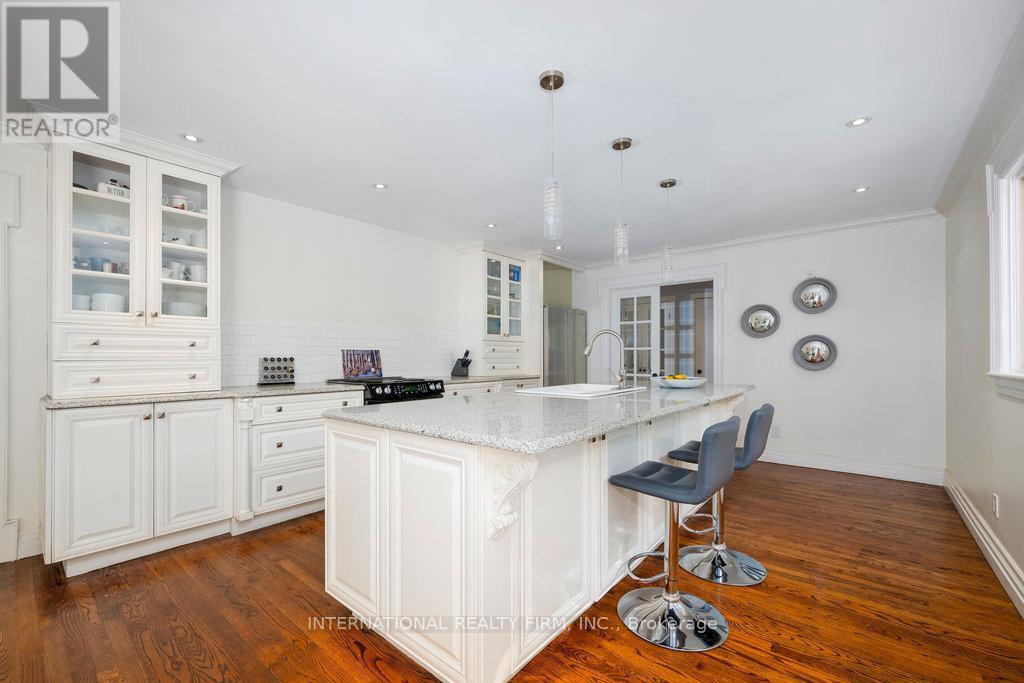122 Willingdon Road, Ottawa, ON - Indoor Photo Showing Kitchen With Upgraded Kitchen