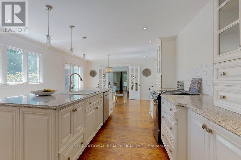 122 Willingdon Road, Ottawa, ON - Indoor Photo Showing Kitchen With Upgraded Kitchen