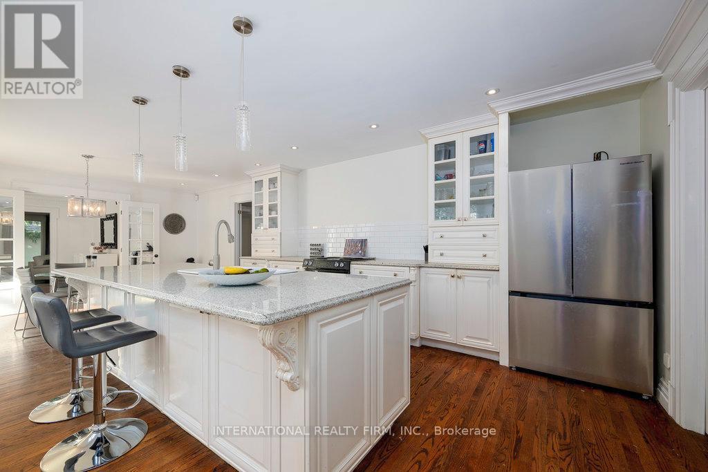122 Willingdon Road, Ottawa, ON - Indoor Photo Showing Kitchen With Upgraded Kitchen