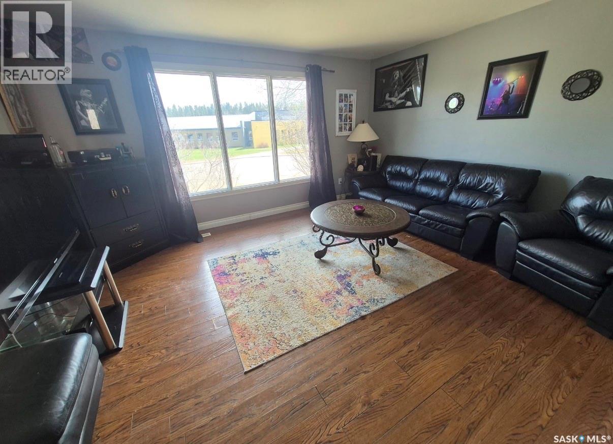 114 7Th Avenue S, Big River, SK - Indoor Photo Showing Living Room