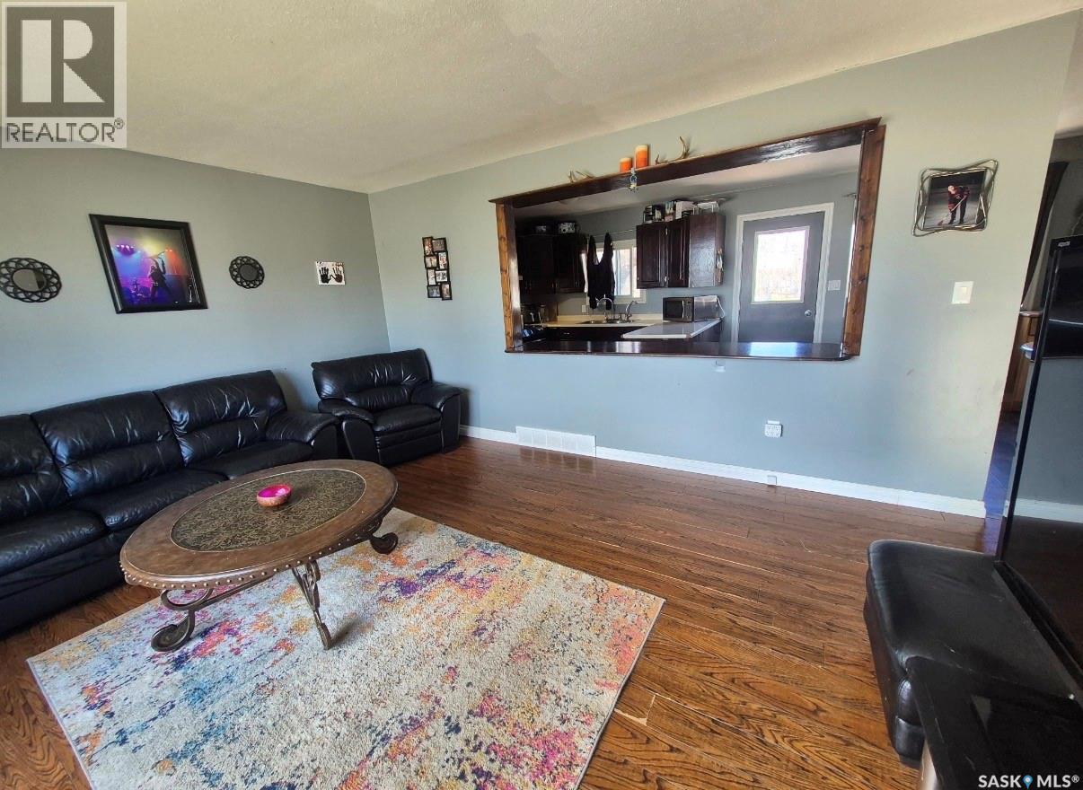 114 7Th Avenue S, Big River, SK - Indoor Photo Showing Living Room