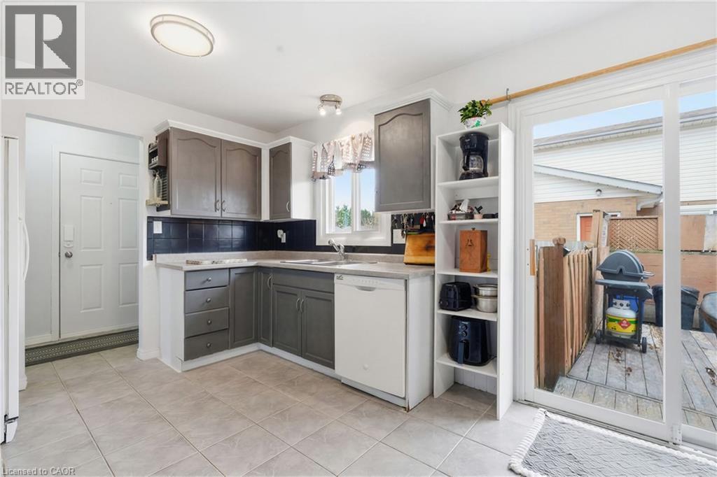 8 Abbott Lane, Cayuga, ON - Indoor Photo Showing Kitchen