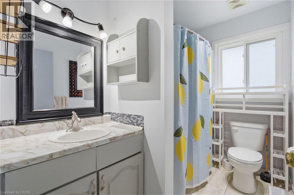 8 Abbott Lane, Cayuga, ON - Indoor Photo Showing Bathroom