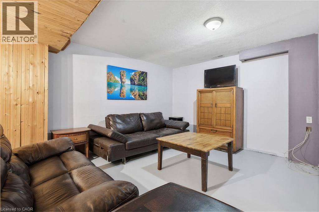 8 Abbott Lane, Cayuga, ON - Indoor Photo Showing Living Room