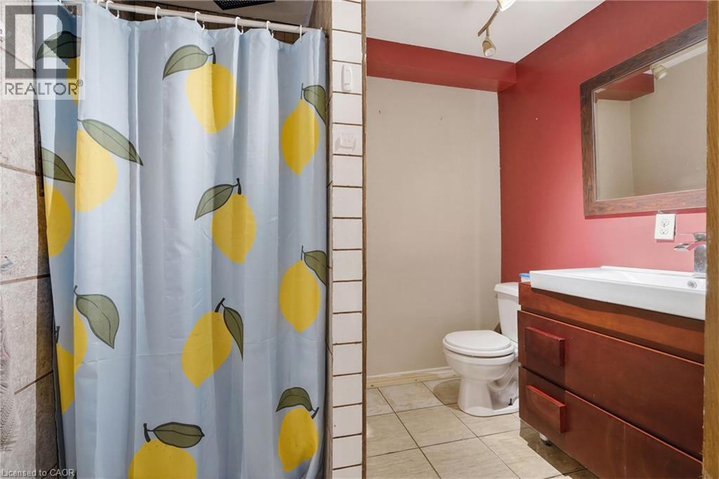 8 Abbott Lane, Cayuga, ON - Indoor Photo Showing Bathroom