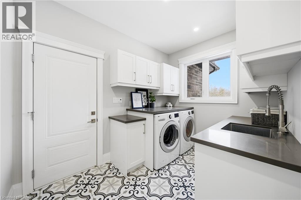 75 Robinson Road, Cambridge, ON - Indoor Photo Showing Laundry Room