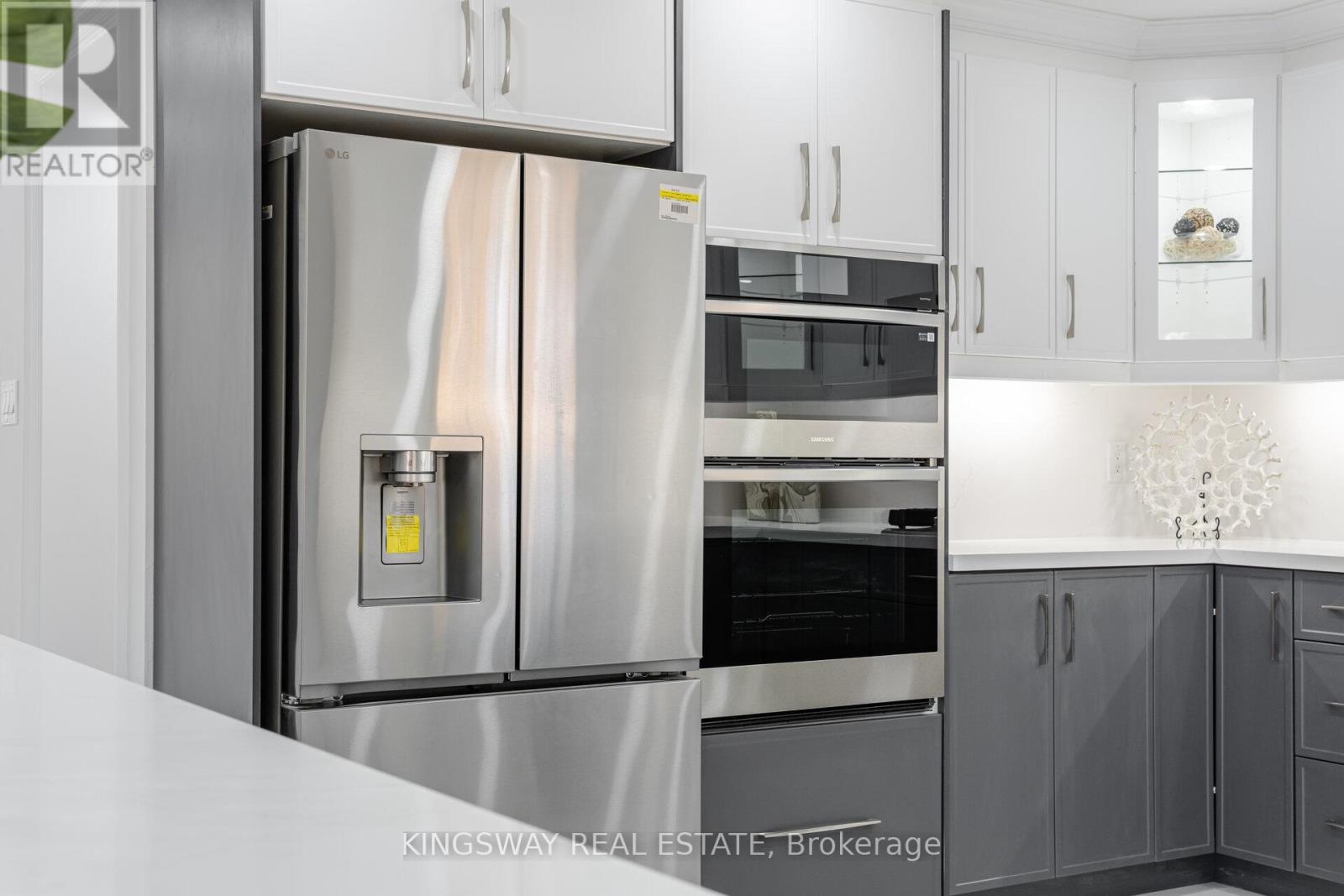 1008 Ceremonial Drive, Mississauga, ON - Indoor Photo Showing Kitchen