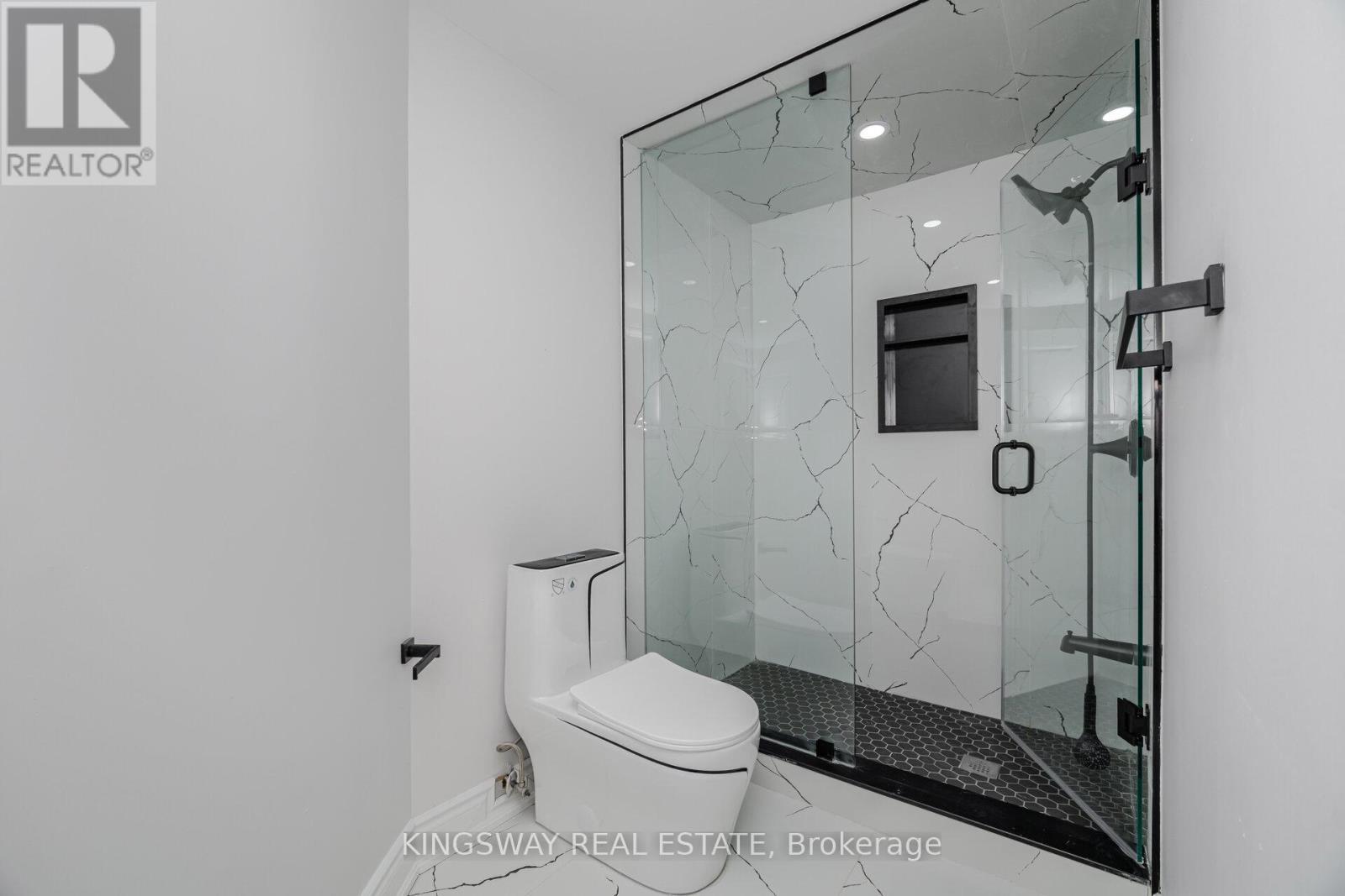 1008 Ceremonial Drive, Mississauga, ON - Indoor Photo Showing Bathroom