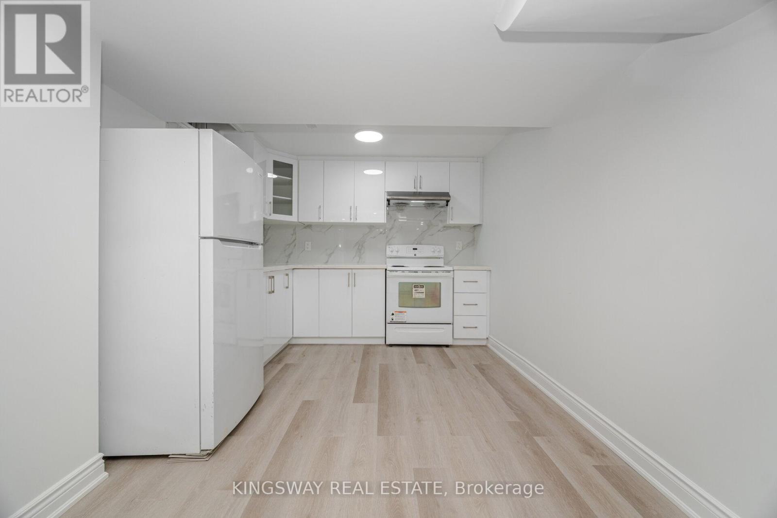 1008 Ceremonial Drive, Mississauga, ON - Indoor Photo Showing Kitchen