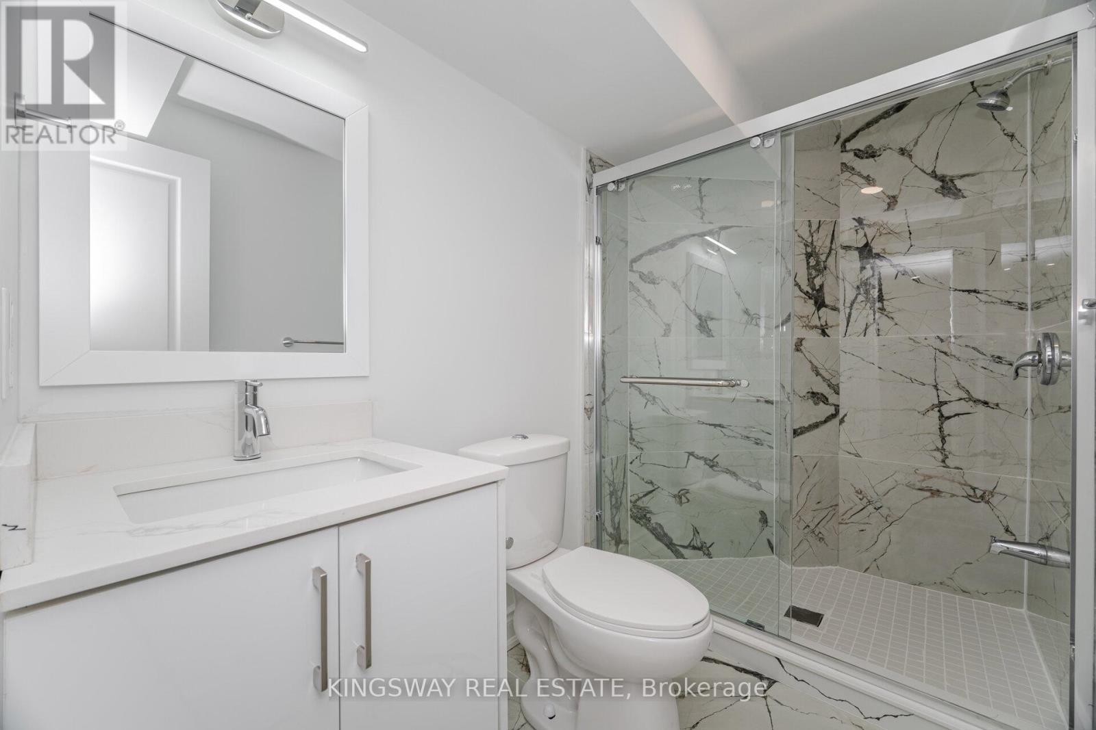 1008 Ceremonial Drive, Mississauga, ON - Indoor Photo Showing Bathroom
