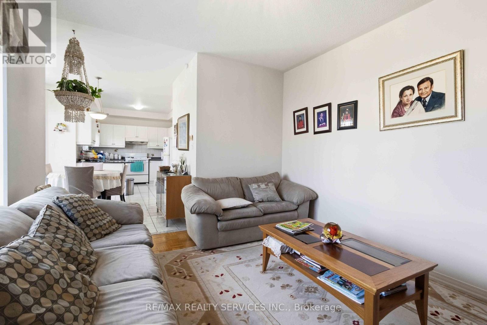 82 Mainard Crescent, Brampton, ON - Indoor Photo Showing Living Room