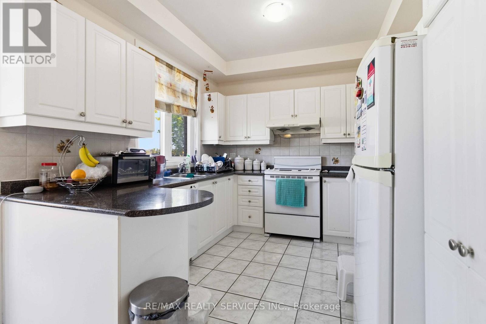 82 Mainard Crescent, Brampton, ON - Indoor Photo Showing Kitchen