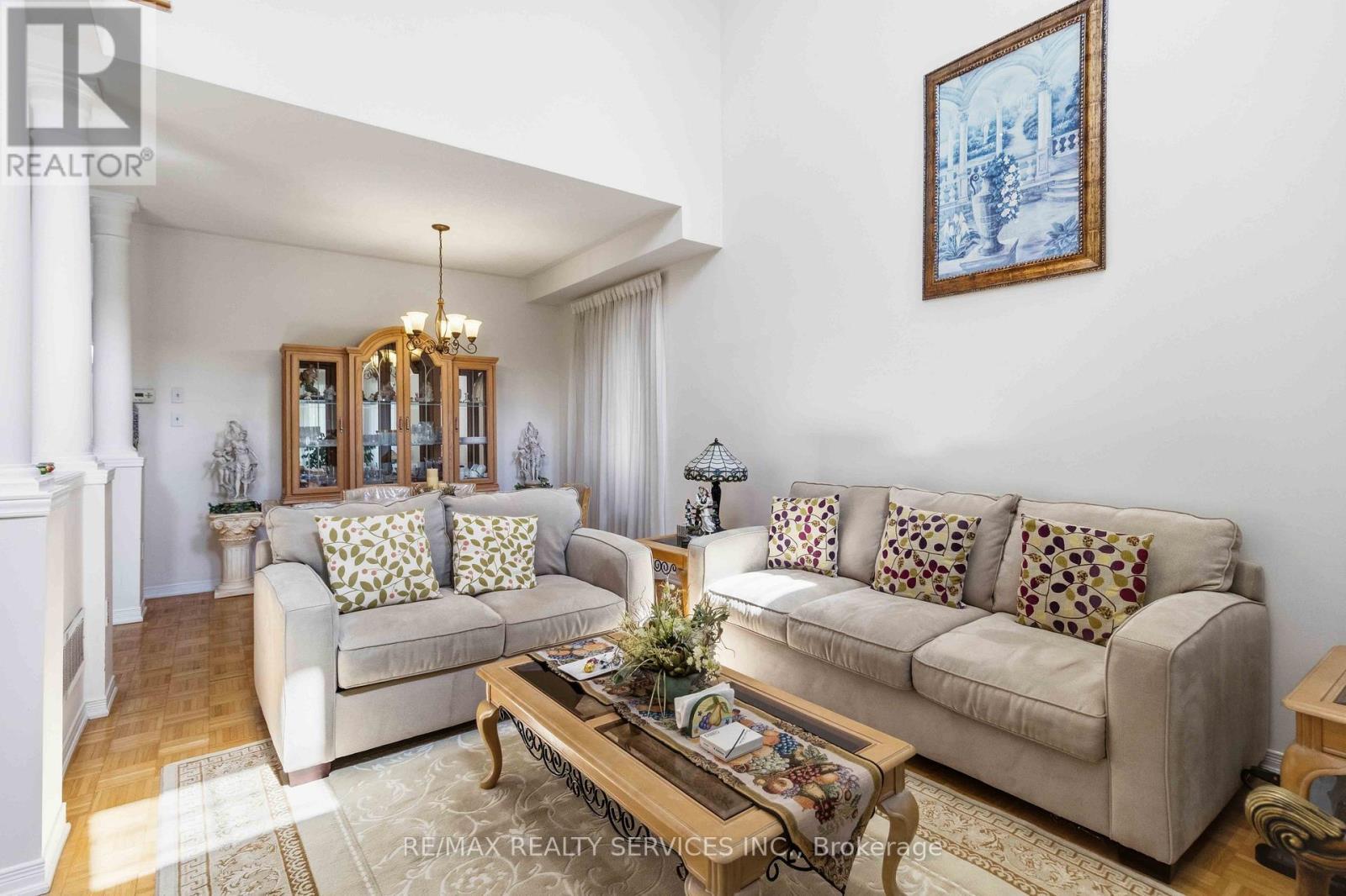 82 Mainard Crescent, Brampton, ON - Indoor Photo Showing Living Room