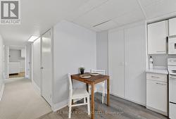 Breakfast Area - 