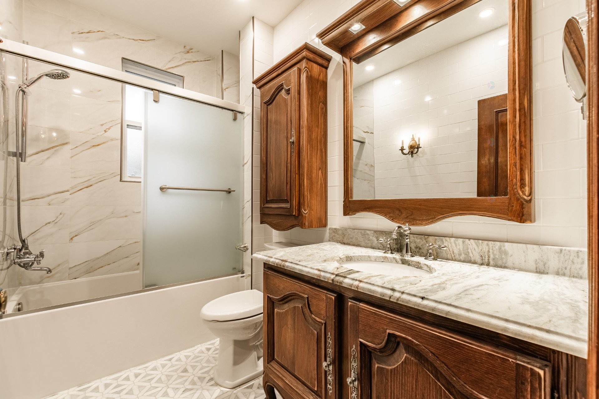 Salle de bains - 2452 Av. West Hill, Montréal (Côte-Des-Neiges/Notre-Dame-De-Grâce), QC - Indoor