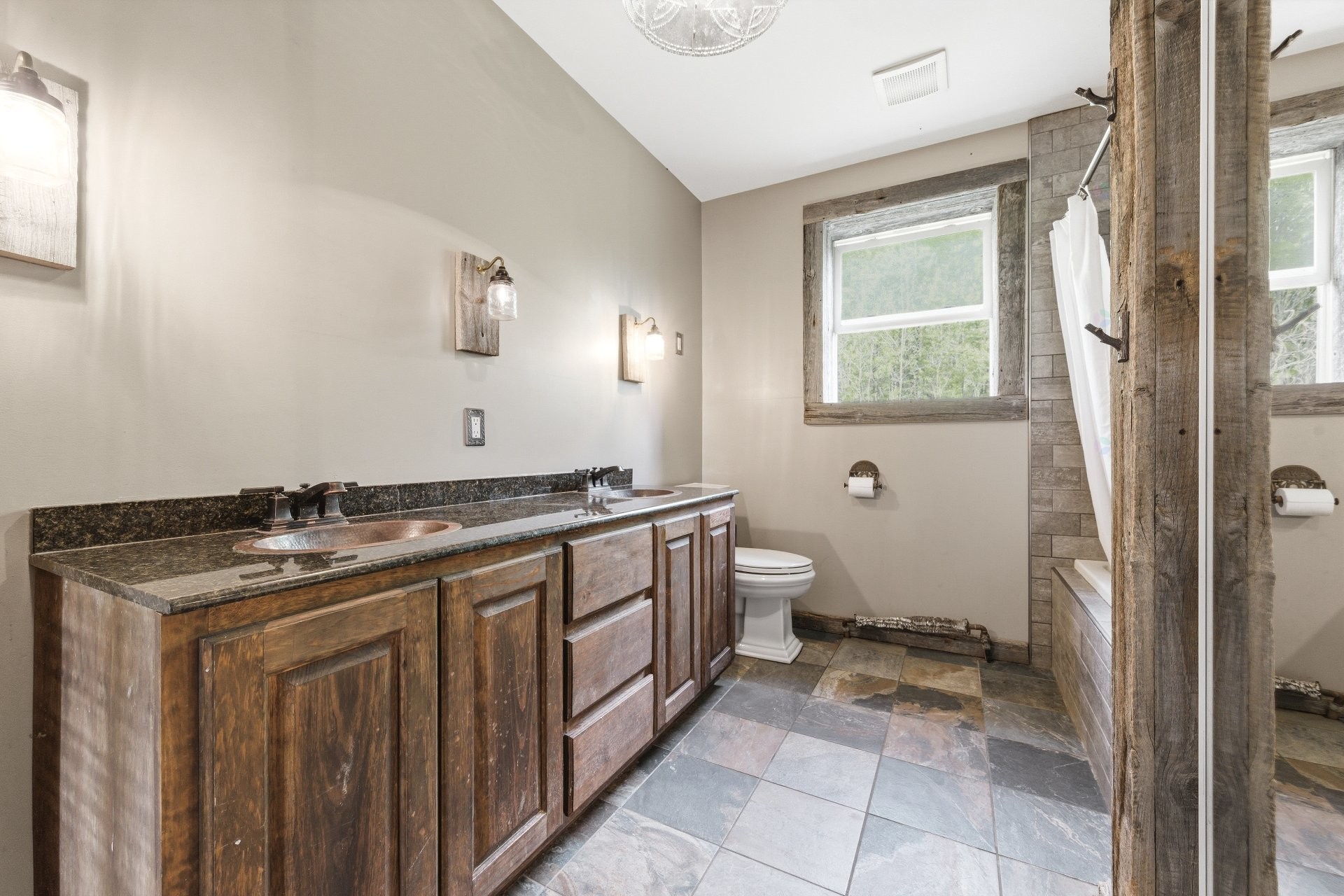 Bathroom - 85 Ch. De Moorehead, Clarendon, QC - Indoor Photo Showing Bathroom